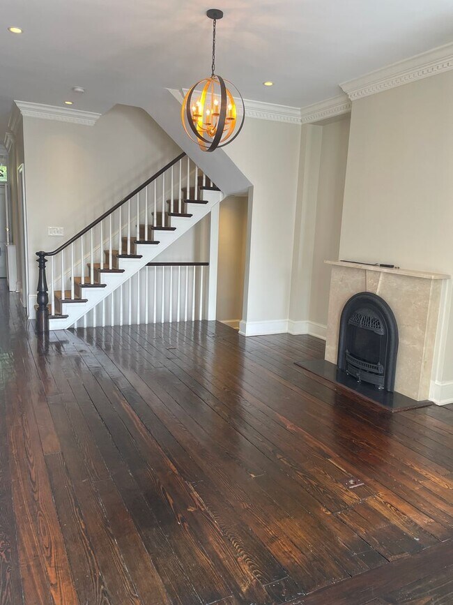 Building Photo - Georgetown Splendor with Garage Parking