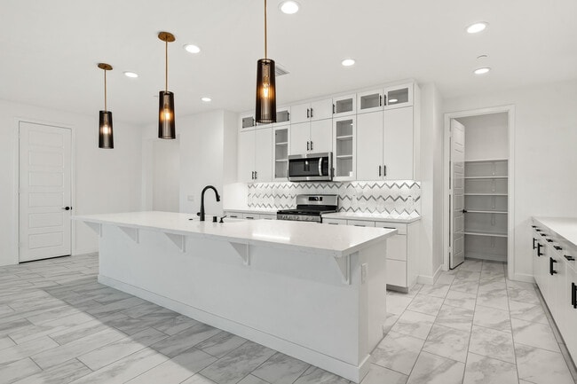 Building Photo - 73584 Henri Dr