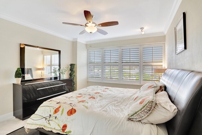 Building Photo - 3700 Galt Ocean Dr