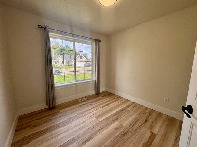 Building Photo - 1349 Tennessee Dr