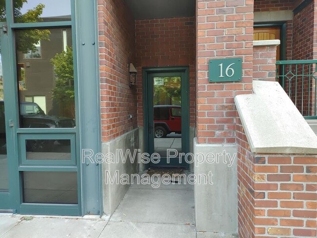 Building Photo - 16 SW Wall St