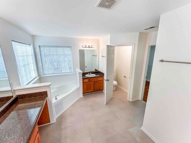 Building Photo - Fantastic 3 BR/2.5 BA Traditional on Full Unfinished Basement in Austell!