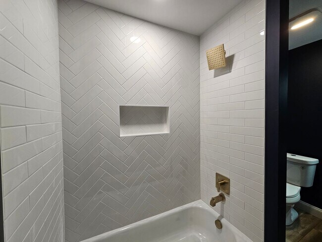 Building Photo - Amazing all new 4 bed 2.5 Bath House for rent!