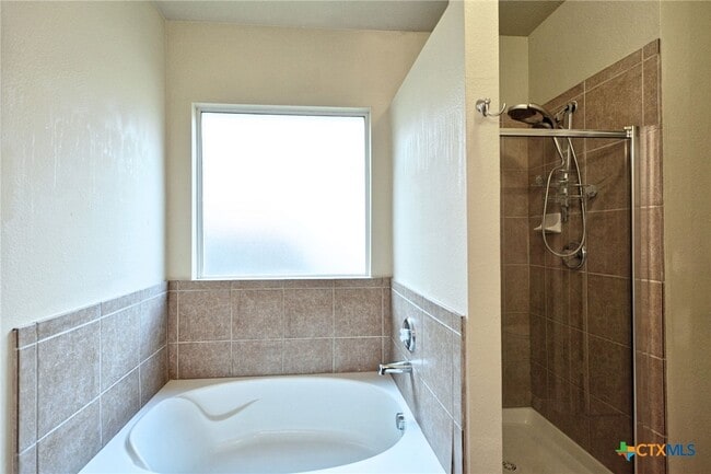 Building Photo - 2065 Dove Crossing Dr