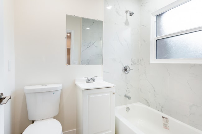 Building Photo - 5503 Romaine St