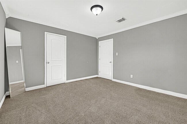 Building Photo - 5518 Sweetbriar St