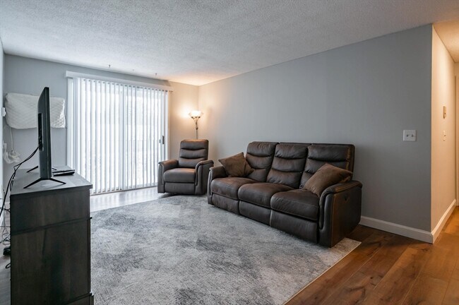 Building Photo - 19 Kimberly Dr