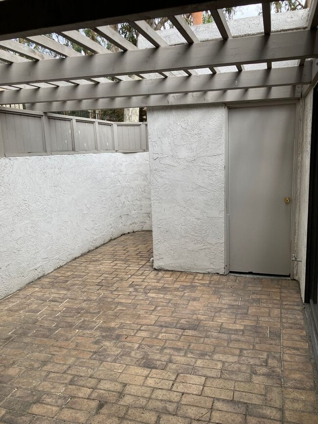 Building Photo - 25606 Spinnaker Dr