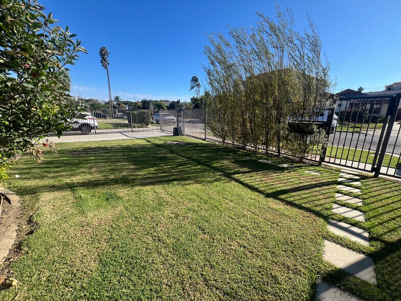 Building Photo - 1518 S Carmelina Ave