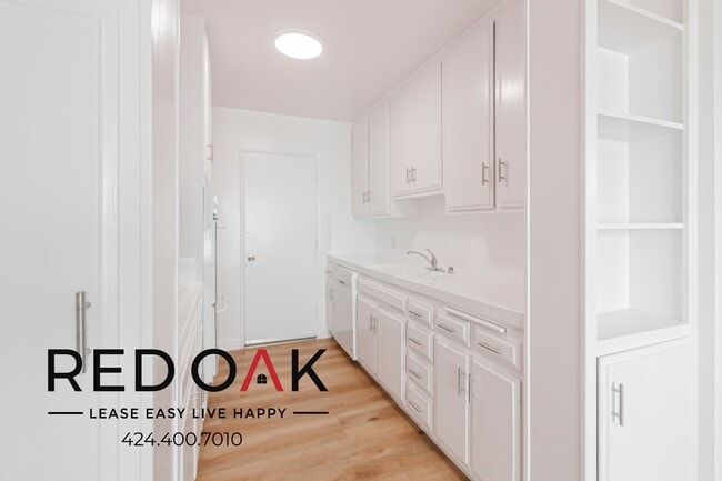 Building Photo - 319 S Clark Dr