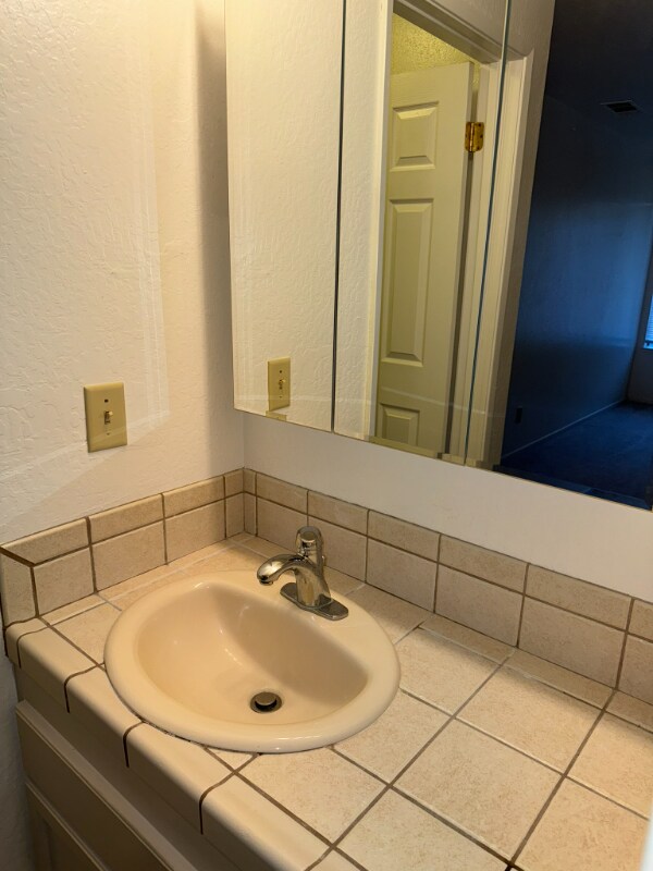 Building Photo - 284 W Lexington Ave