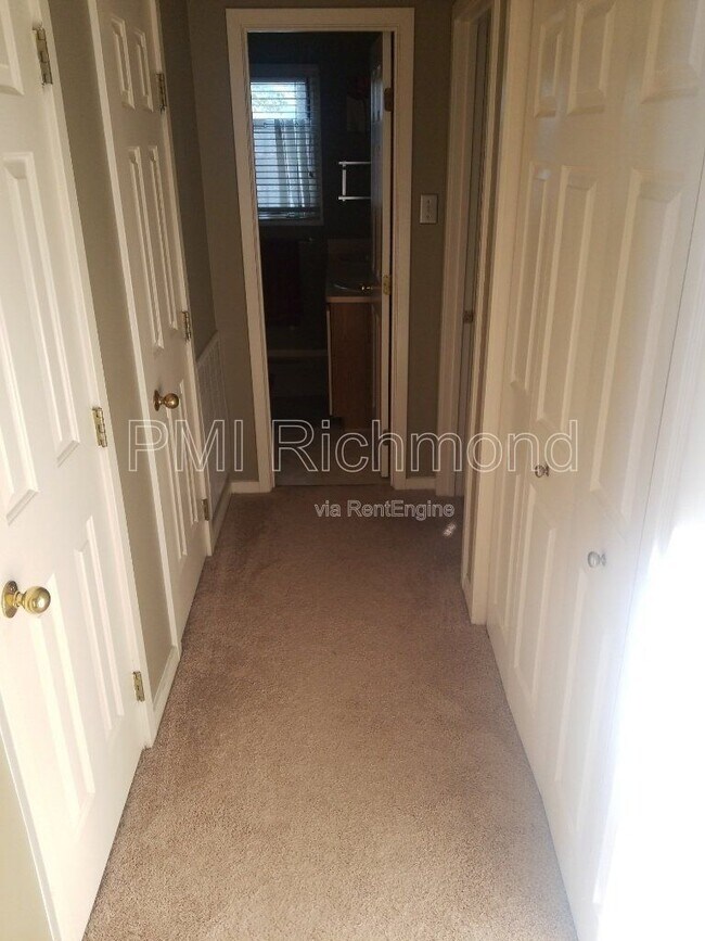 Building Photo - 10107 Hearthrock Ct