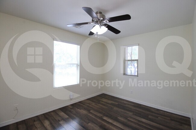 Building Photo - 139 E Bluejay Dr