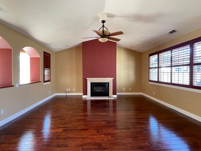 Building Photo - Single Story Large Four Bedroom Home in the Bluffs