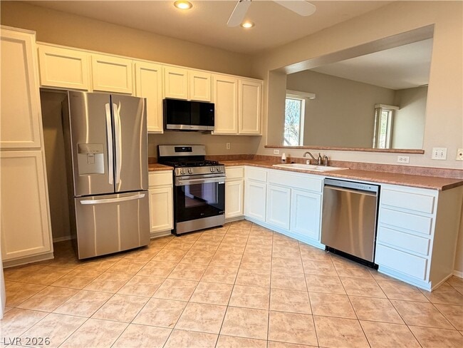 Building Photo - 2523 Romanza Rd