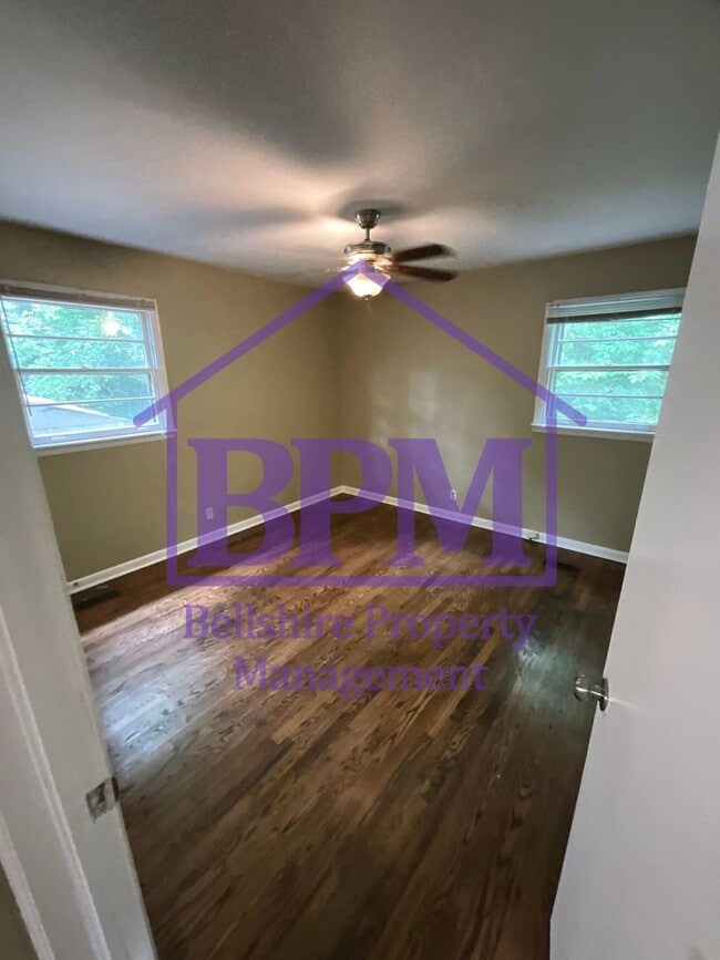 Building Photo - Cozy & Freshly Updated 2 Bed / 1 Bath Home...