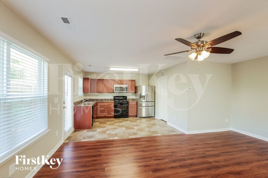 Building Photo - 9013 Sharpes Cir