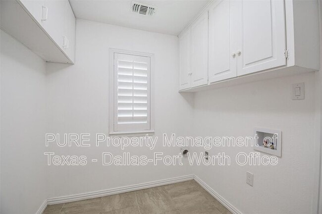 Building Photo - 3313 Country Club Rd