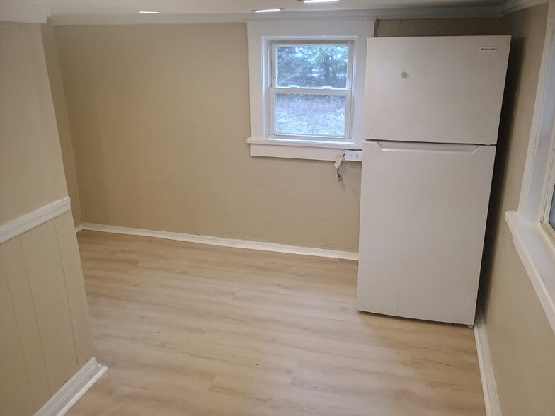 Building Photo - 321 Fisher Ave