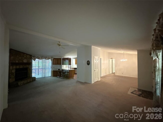 Building Photo - 2039 Vista Rd