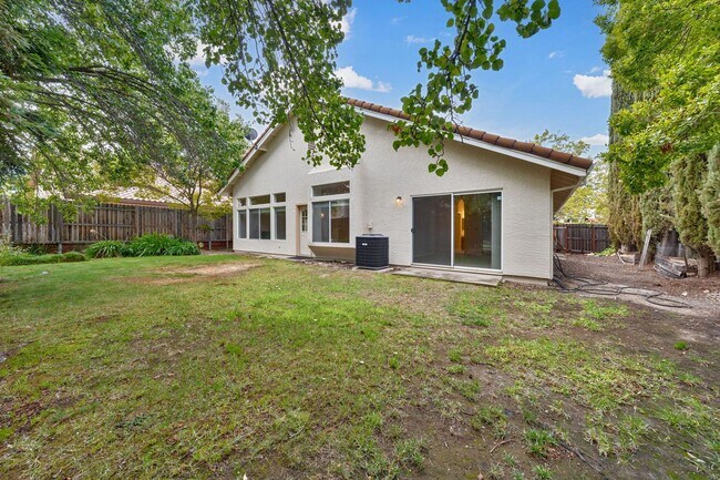 Building Photo - Updated 3 Bedroom Home with 3-Car Garage i...