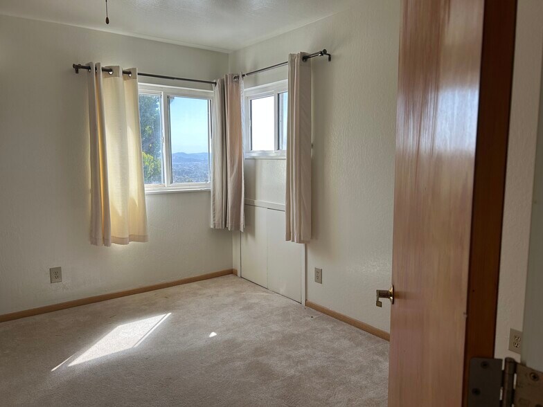 Building Photo - 6104 Bernhard Ave