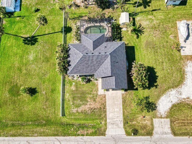 Building Photo - 3021 Palm Dr