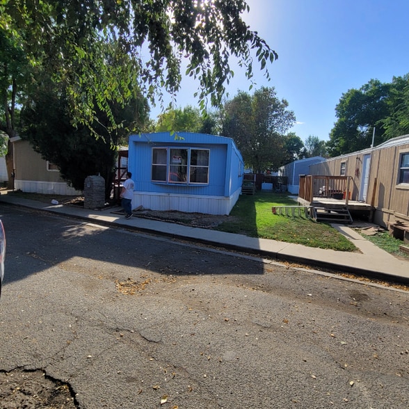 Building Photo - 10 9th Ave