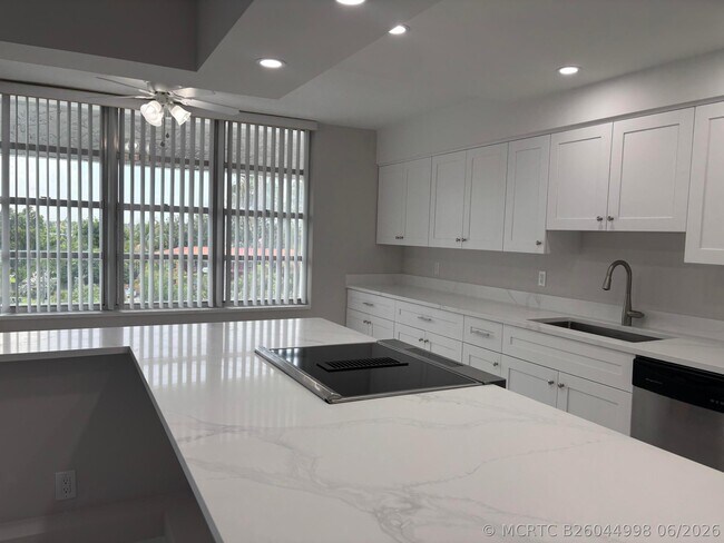 Building Photo - 4280 Galt Ocean Dr