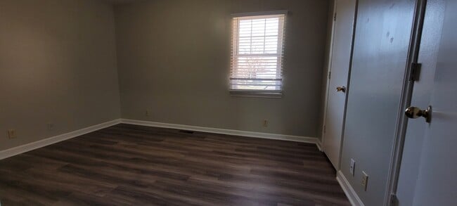 Building Photo - 2BR Duplex