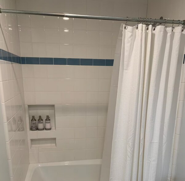 Bathroom - 3907 Georgia St