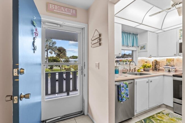 Building Photo - 2929 SE Ocean Blvd