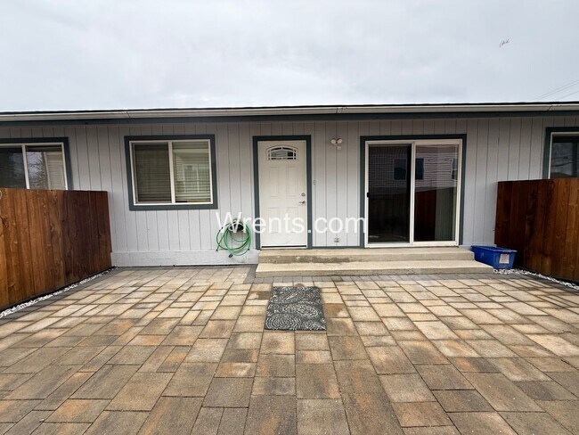 Building Photo - 6014-6018 N Atlantic 26-500RK