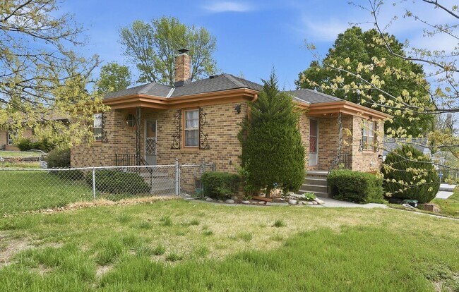 Building Photo - 2618 Weber St