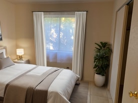 Building Photo - 2446 S High View Cir