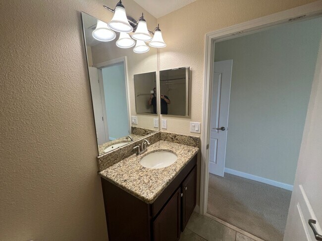Building Photo - Beautiful 4/3.5 home located in Independence Signature Lakes Community of Winter Garden!