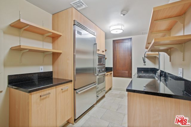 Building Photo - 447 N Doheny Dr