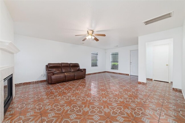 Building Photo - 1106 N Rock Dr