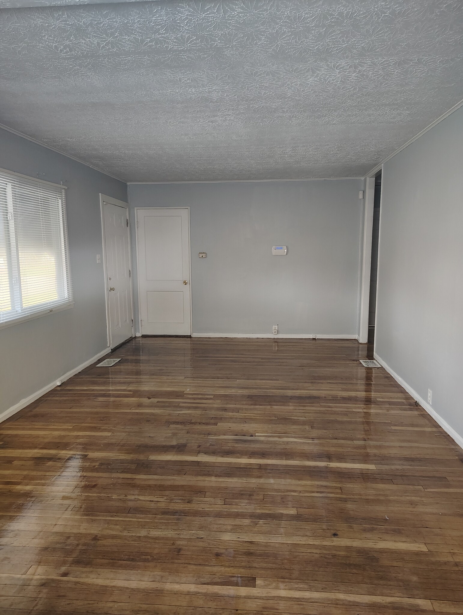 Building Photo - 1936 Shaftesbury Rd