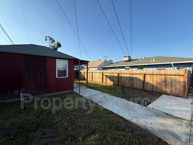 Building Photo - 632 Fir St