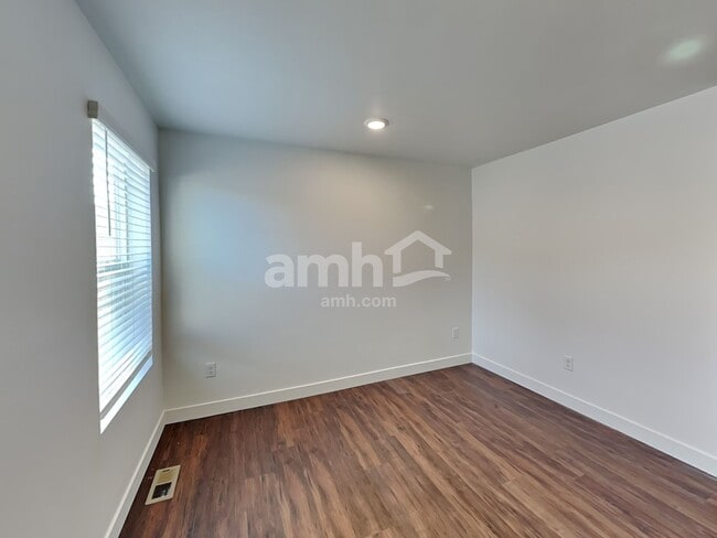 Building Photo - 4922 86th Ave NE