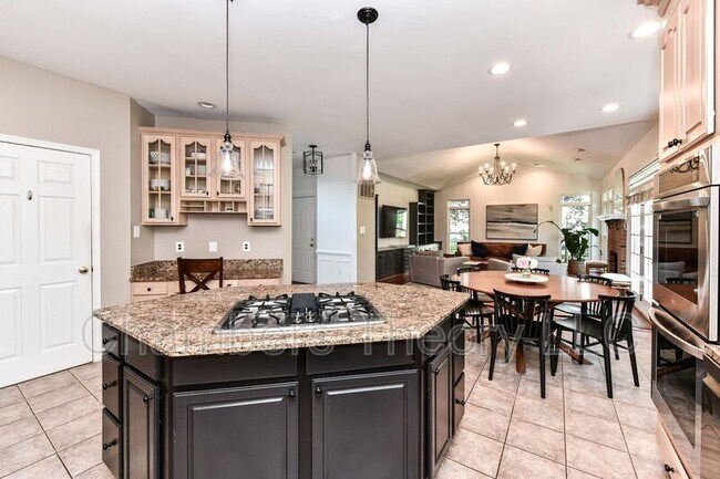 Building Photo - 641 Meade Dr SW