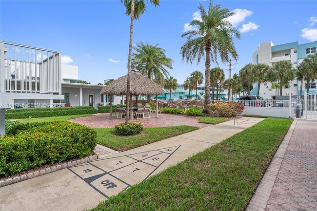 Building Photo - 4228 N Ocean Dr