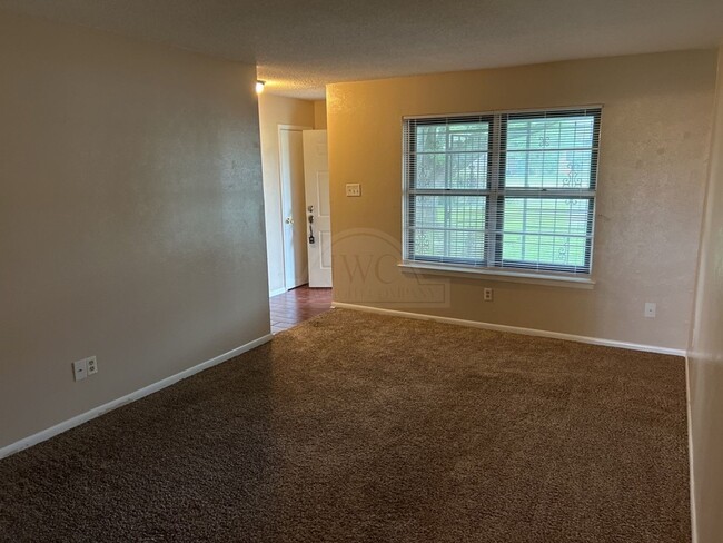Building Photo - 1013 Kathey Dr