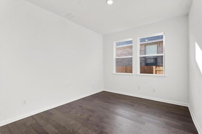 Building Photo - 133 Grn Knl Ln