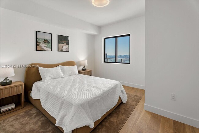 Building Photo - 700 NE 24th St