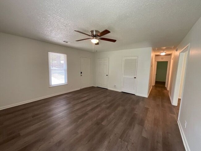 Building Photo - 3018 Dale Ct