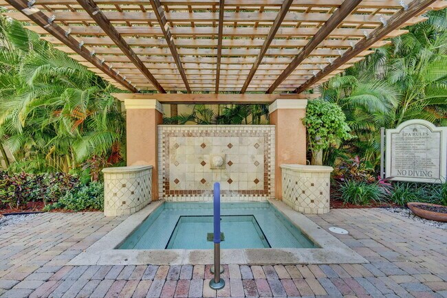 Building Photo - 720 S Sapodilla Ave