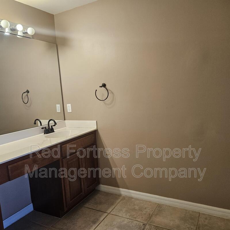 Building Photo - 8271 Village Edge Cir