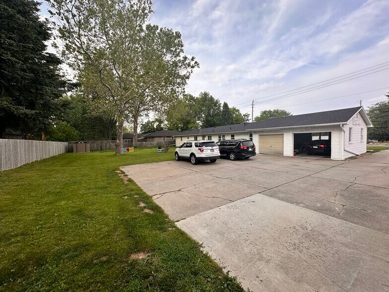 Back - 2030 Kimball Ave